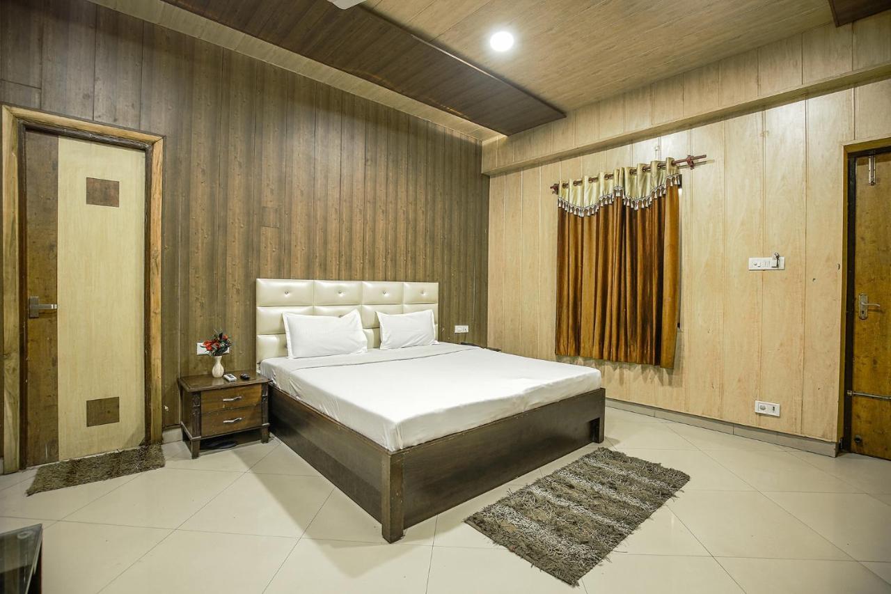אמריצר Hotel Hk Continental מראה חיצוני תמונה