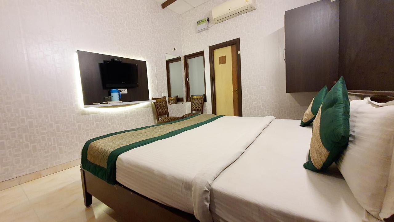 אמריצר Hotel Hk Continental מראה חיצוני תמונה