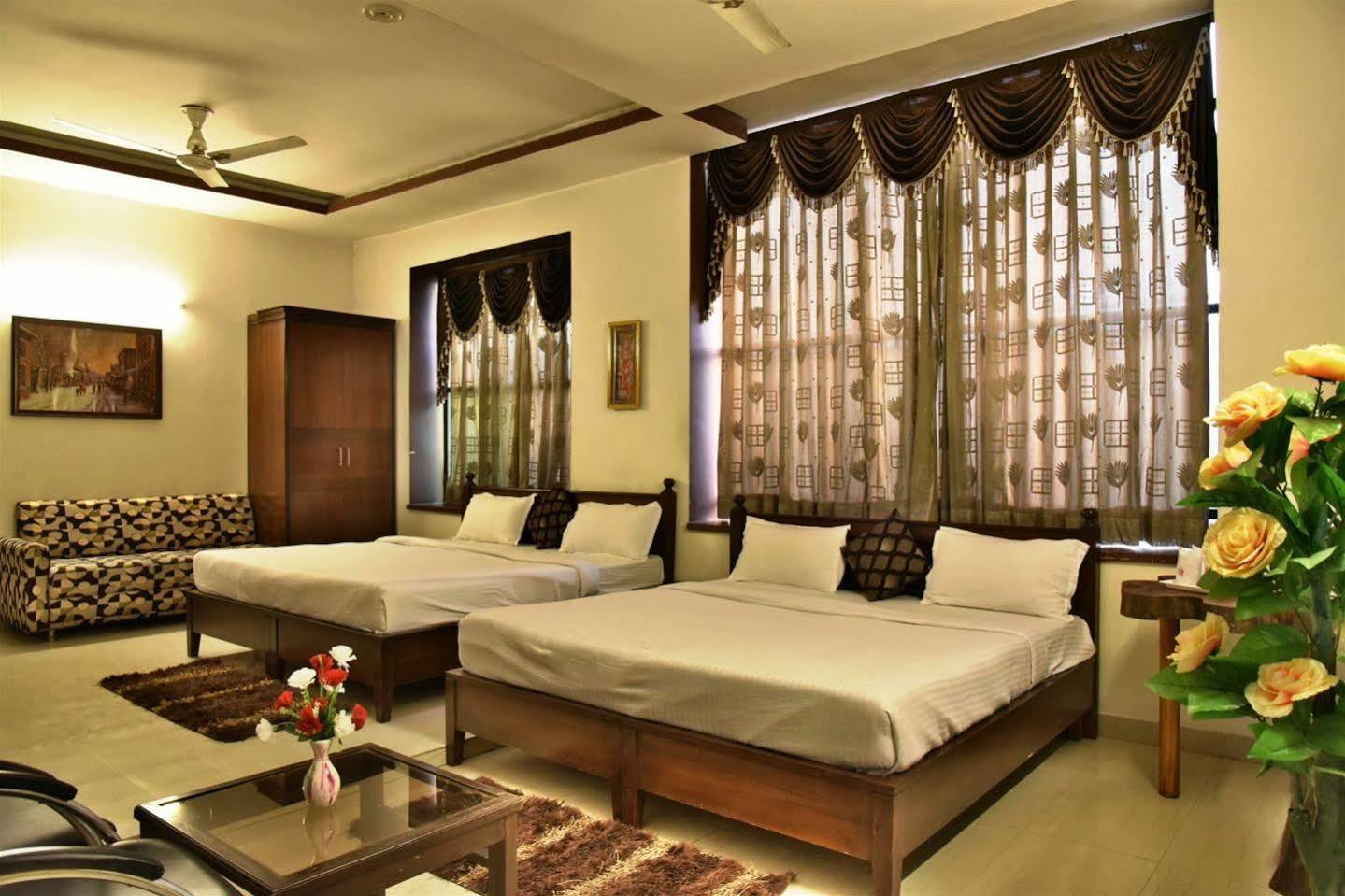 אמריצר Hotel Hk Continental מראה חיצוני תמונה