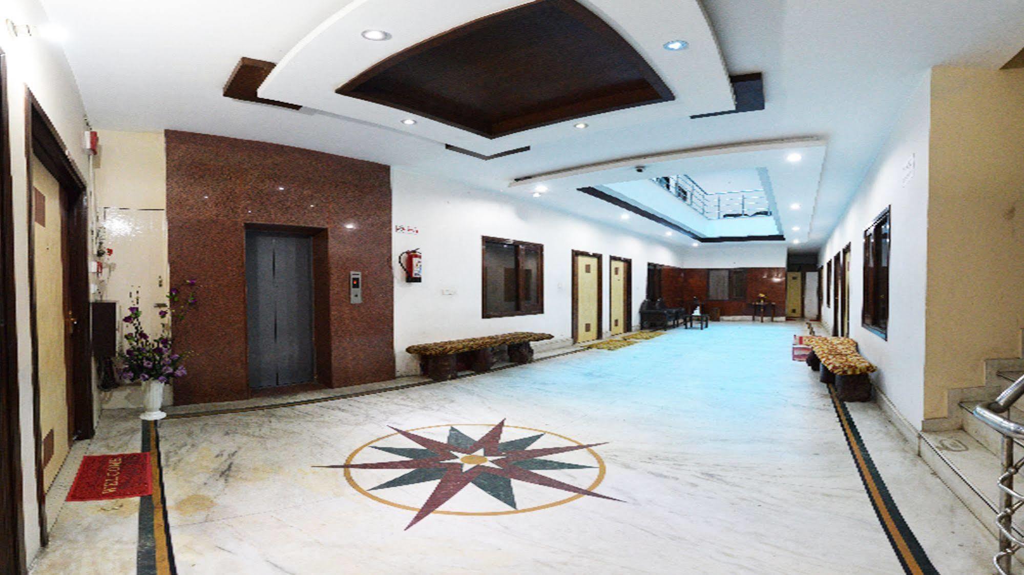 אמריצר Hotel Hk Continental מראה חיצוני תמונה