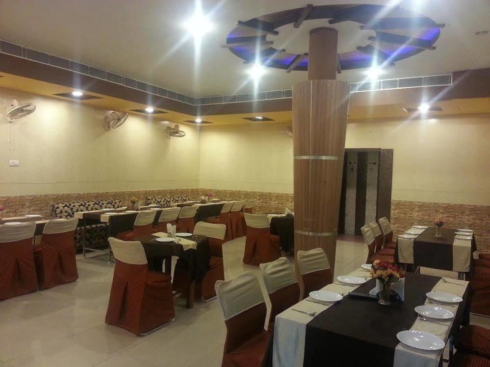 אמריצר Hotel Hk Continental מראה חיצוני תמונה