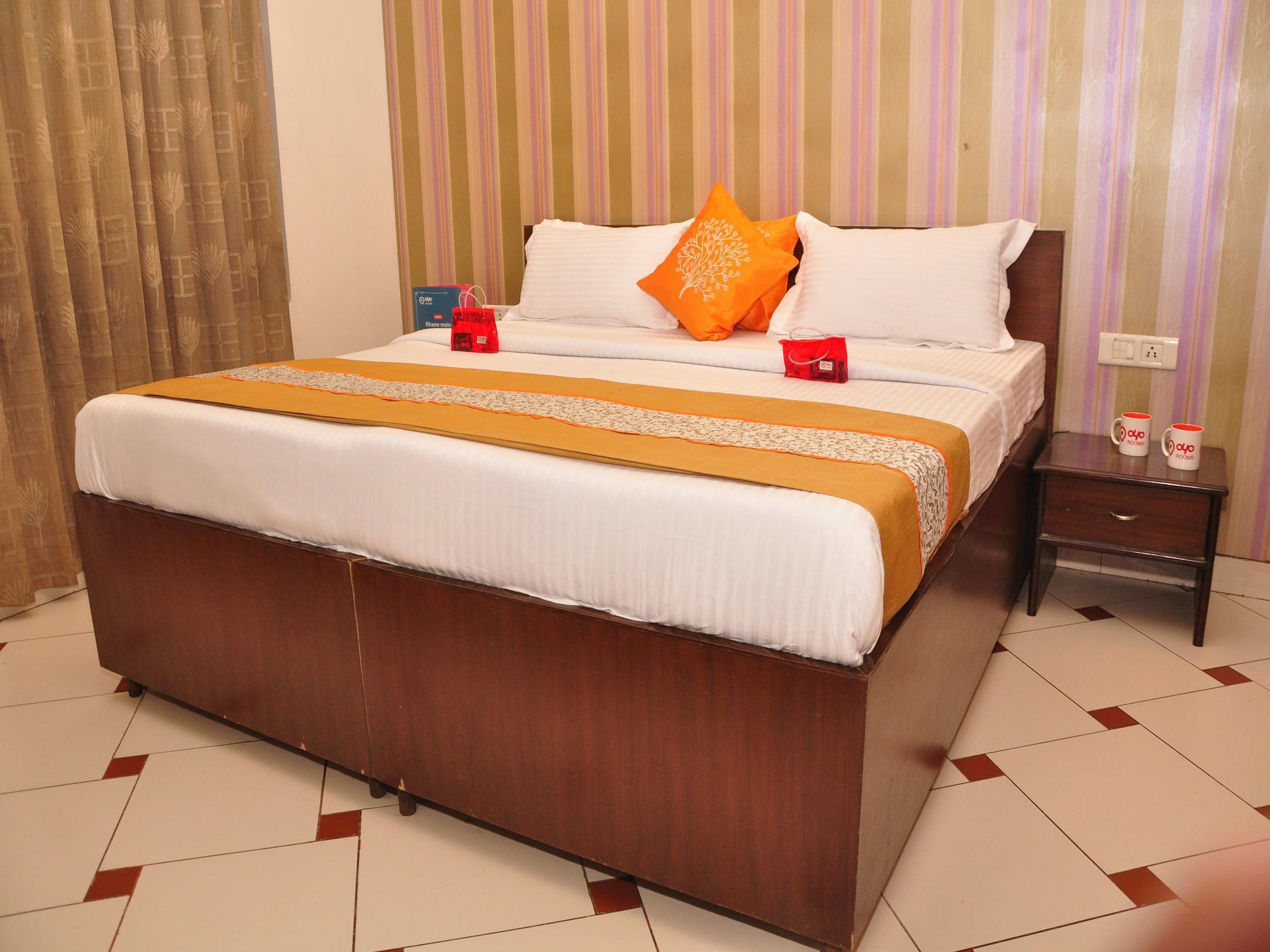 אמריצר Hotel Hk Continental מראה חיצוני תמונה