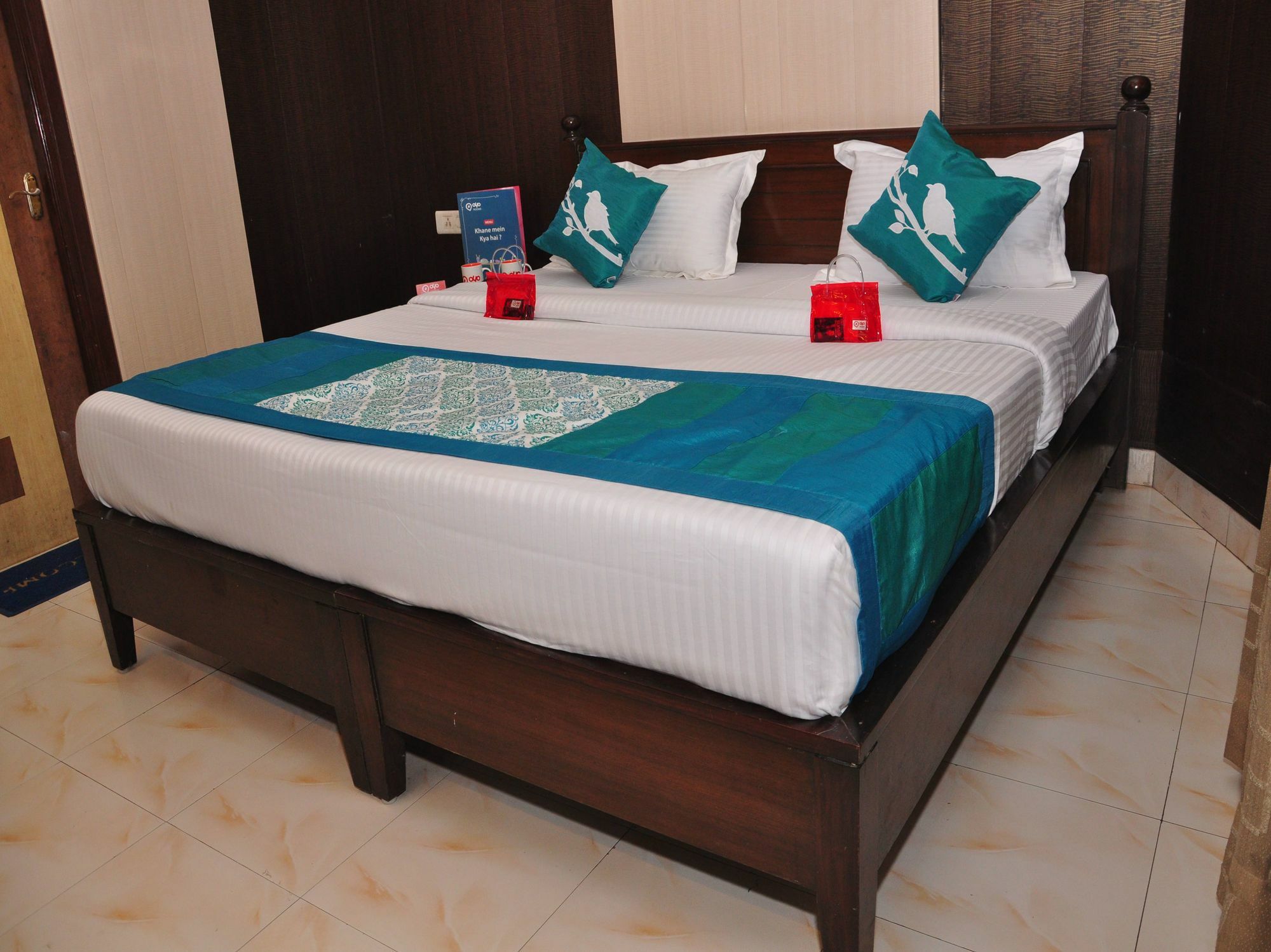 אמריצר Hotel Hk Continental מראה חיצוני תמונה