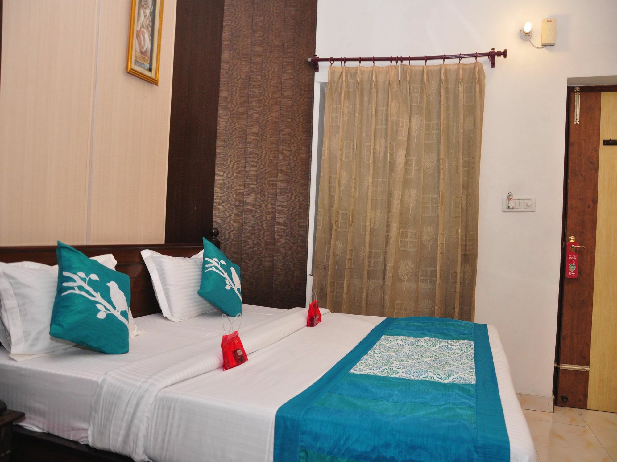 אמריצר Hotel Hk Continental מראה חיצוני תמונה