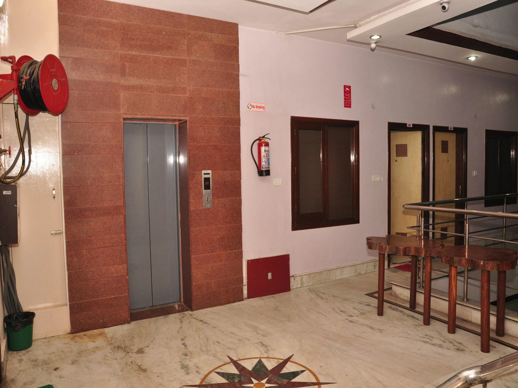אמריצר Hotel Hk Continental מראה חיצוני תמונה