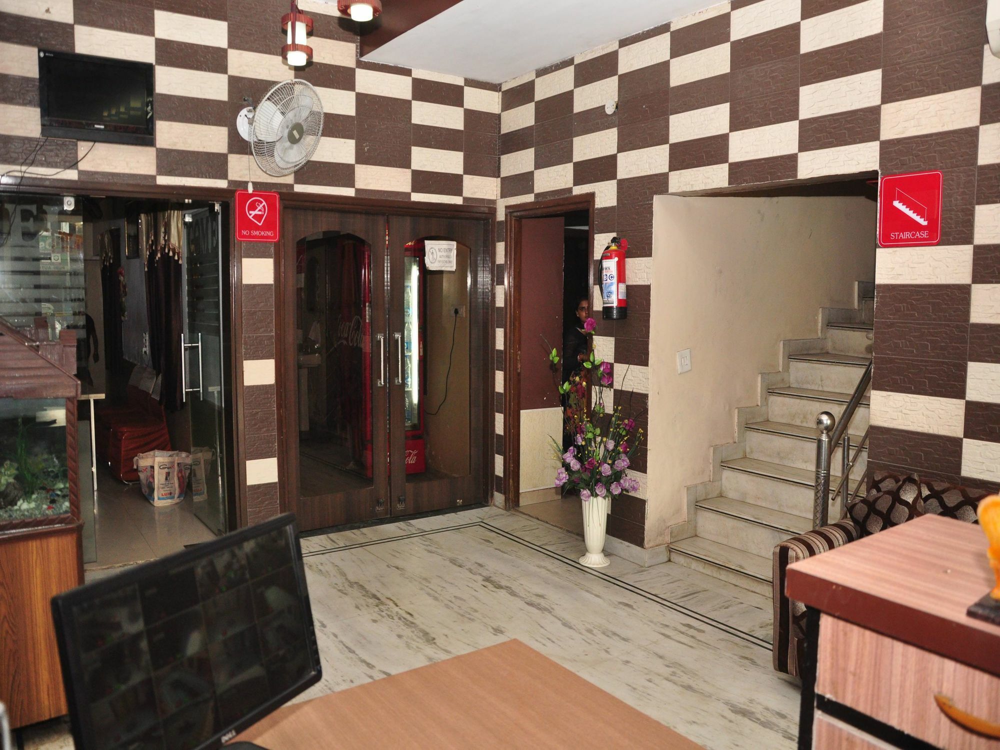 אמריצר Hotel Hk Continental מראה חיצוני תמונה